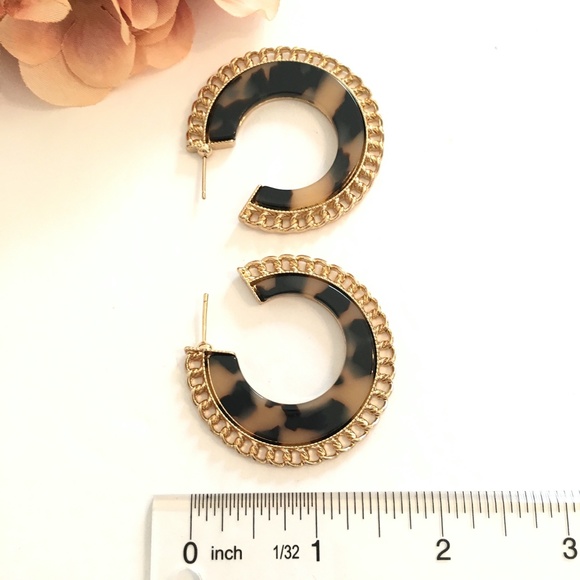 Leopard Print Tortoiseshell Earrings with Gold Accent - Picture 3 of 4